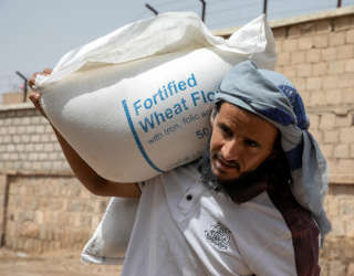 ハリドさんは国連WFPから毎月、食料支援を受けています。 Photo: WFP/Annabel Symington